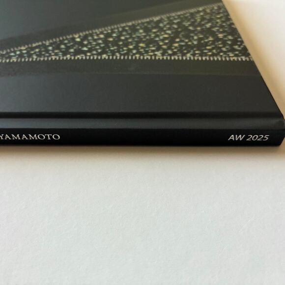 Yohji Yamamoto discord Autumn/Winter 2025 Collection catalog - Picture 4 of 4